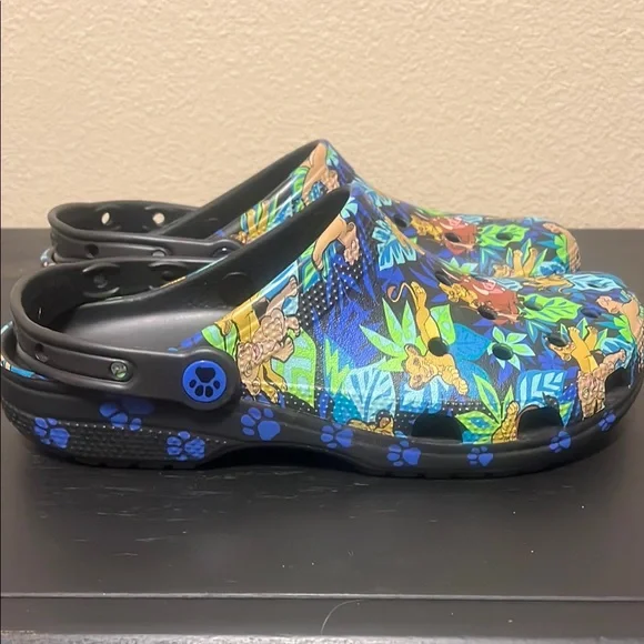 Disney’s The Lion King CROCS Men’s 8, Women’s 10 - Picture 5 of 7